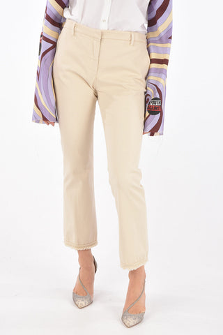 Pantaloni chino con orlo sfrangiato