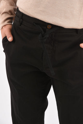 Pantaloni con coulisse e elastico in vita