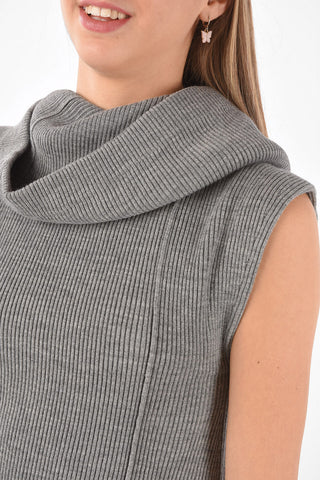 Maglia Smanicata a Costine con Maxicollo