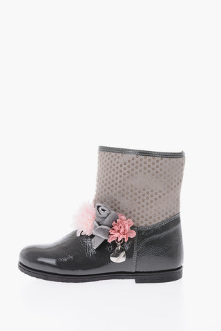 patent leather ankle boots with inner fur and flowers detail