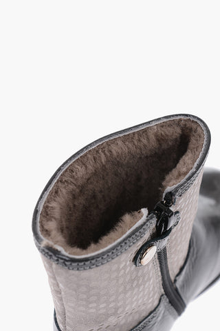 patent leather ankle boots with inner fur and flowers detail