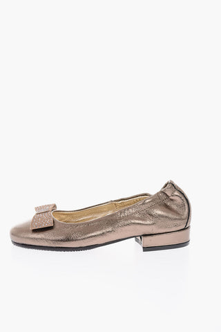 ballerine in pelle laminata con fiocco