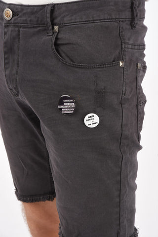 shorts in cotone stretch ad orlo sfrangiato con spille
