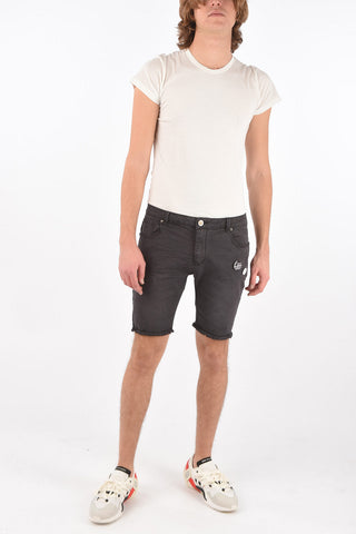 shorts in cotone stretch ad orlo sfrangiato con spille