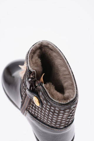 flowers Applications patent leather boots with fur inner