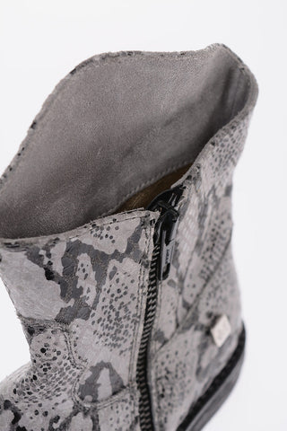 texani in pelle effetto pitone con zip laterale