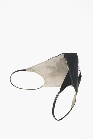Maschera facciale con frecce logo