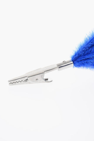 Metal clip with osterich feathers