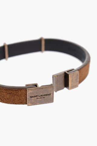 Bracciale in pelle scamosciata con logo in metallo