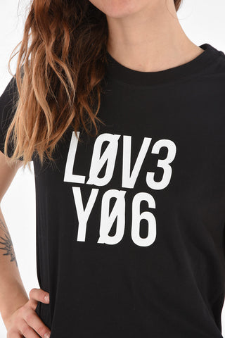 crew-neck t-shirt with print on the front