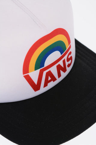 two-tone cap with mesh details
