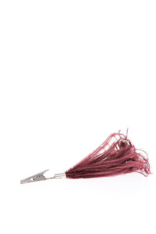 Metal clip with osterich feathers