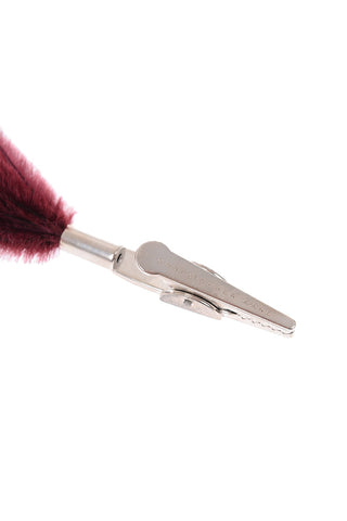 Metal clip with osterich feathers