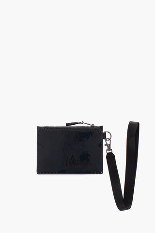 mini clutch in ecopelle con logo in rilievo