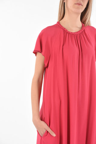 Maxi Dress con Collo Intrecciato e Maniche Cape