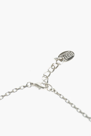 collana in metallo con pendente
