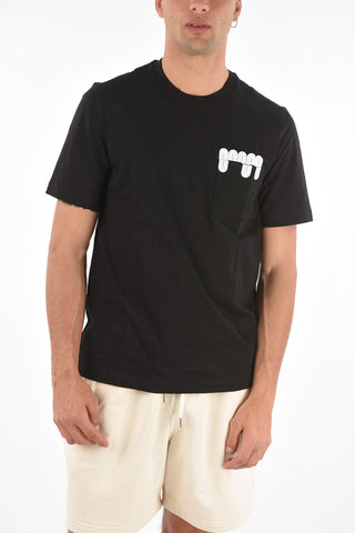t-shirt girocollo con taschino cosmologo