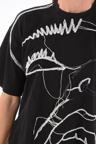 BLACK GOLD double splid side hem abstract embroidered TELIX t-shirt