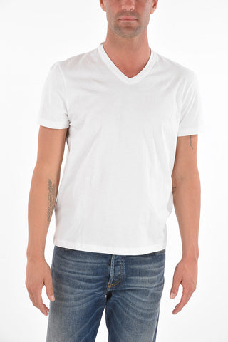 solid color V-neck t-shirt