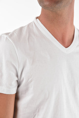 solid color V-neck t-shirt