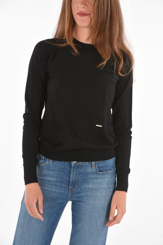 Lightweight crew-necks olid color wool sweater