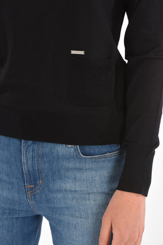 Lightweight crew-necks olid color wool sweater