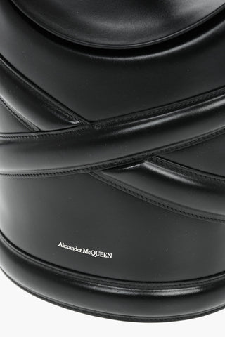 Leather CURVE MEDIUM Bucket Bag