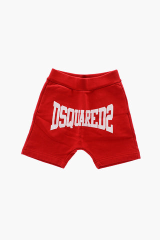 2 pockets shorts with printed logo on the front