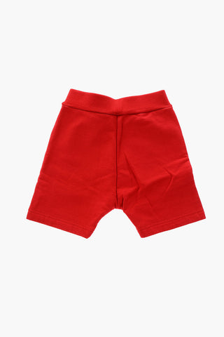 2 pockets shorts with printed logo on the front