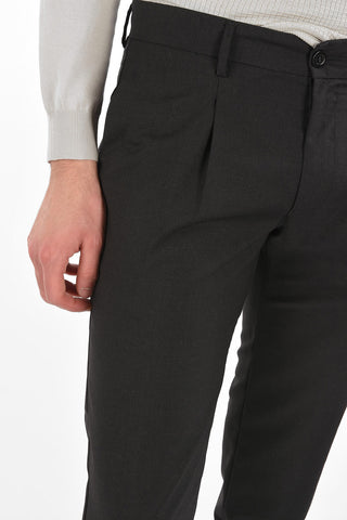pantaloni in lana vergine a una pince