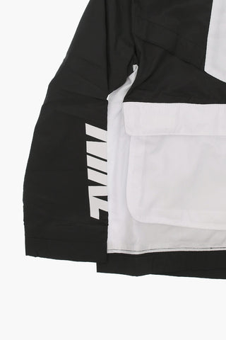 Windjacke mit Kapuze