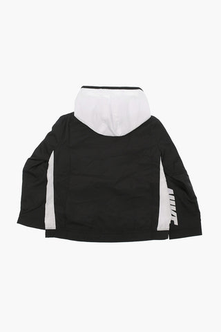 Windjacke mit Kapuze
