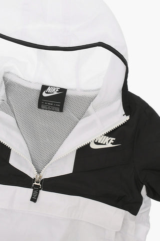Windjacke mit Kapuze