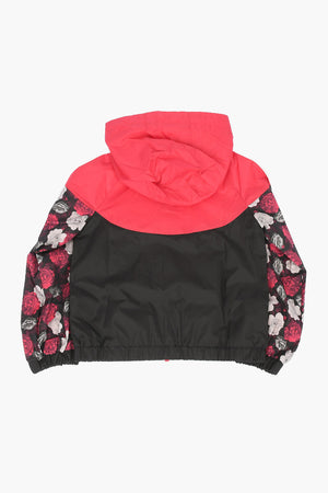 Windjacke mit Kapuze
