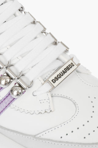 Sneakers in pelle con dettagli a contrasto