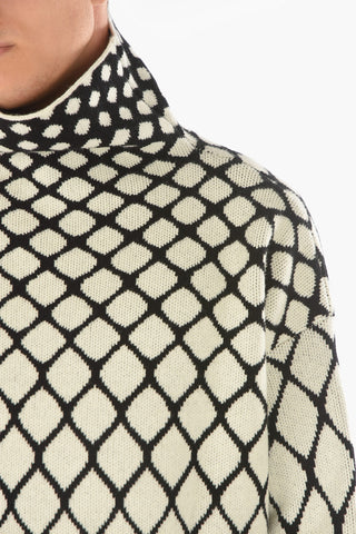 Pullover a Collo Alto in Lana Vergine con Motivo a Pois