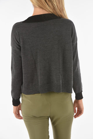 Two-tone SWAPS Crop Sweater with V neckline