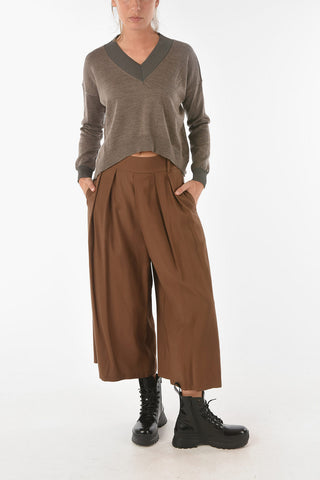 Two-tone SWAPS Crop Sweater with V neckline