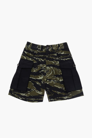 Shorts Cargo Camouflage con Tasche a Contrasto