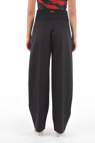 Pantaloni wide leg a doppia pince con bottoni dorati e righe