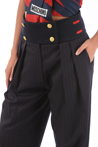 Pantaloni wide leg a doppia pince con bottoni dorati e righe