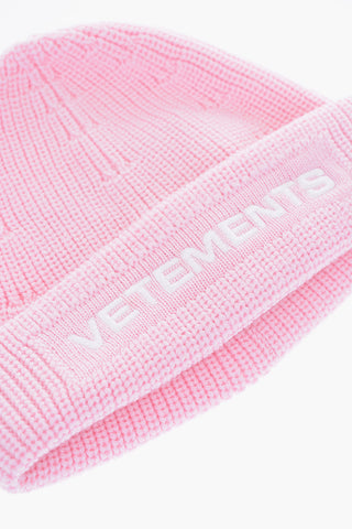 Beanie in lana merino con logo ricamato
