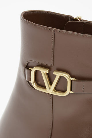 Leather Ankle Booties with Metal Logo Detail 7,5cm