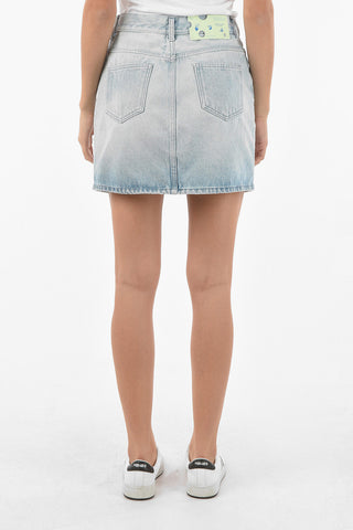 Minigonna in Denim Lavaggio Chiaro con Stampa Logo in Lettering