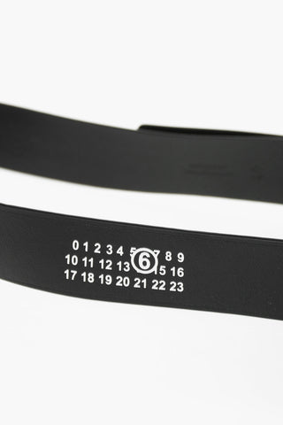 MM6 30mm Solid Color Leather Belt with Contrasting Logo-Print