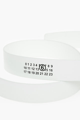 MM6 30mm Solid Color Leather Belt with Contrasting Logo-Print