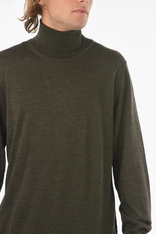 Maglia a Collo Alto in Lana Vergine