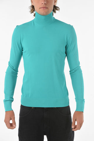 Turtleneck Stretch Fabric Sweater