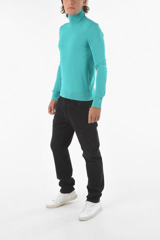 Turtleneck Stretch Fabric Sweater