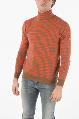 Virgin Wool Houndstooth Turtleneck Sweater